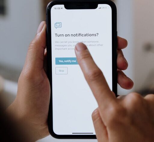 Cum să îți stabilești limite eficiente pentru notificările digitale
